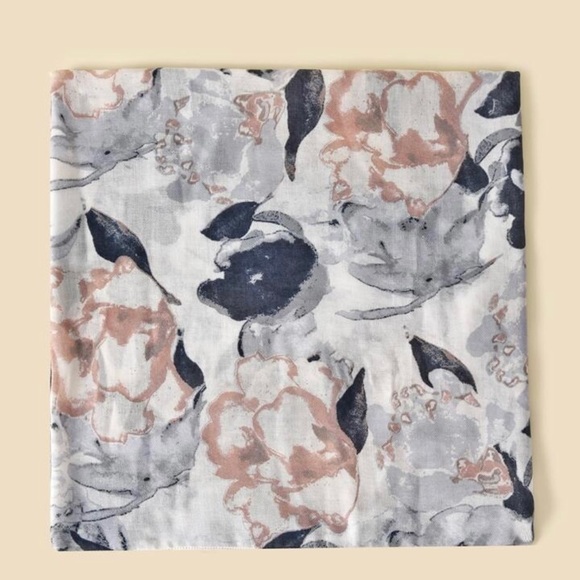 Scarf - Picture 2 of 4